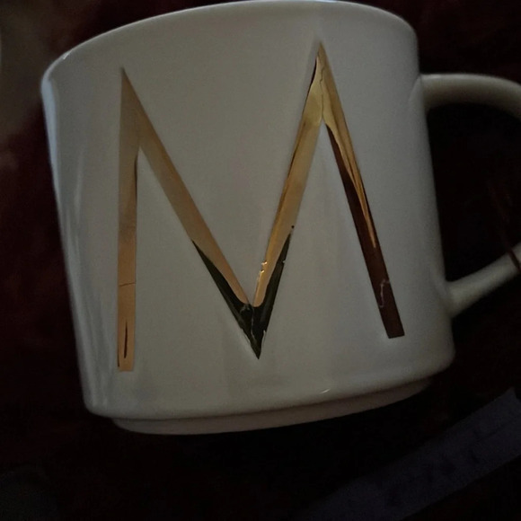 🎉HP🎉 Amazon ⭐️ gold initial M Monogram coffee Mug - Picture 8 of 8